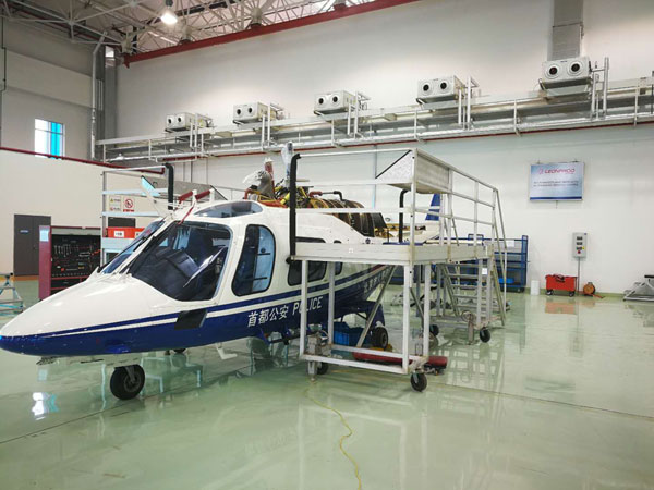 图为CAH维修基地目前正在执行的一架北京警航A109E型直升机2400小时定检工作